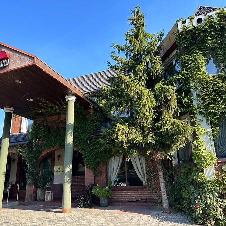 Hotel Kresowianka 코닌 외부 사진