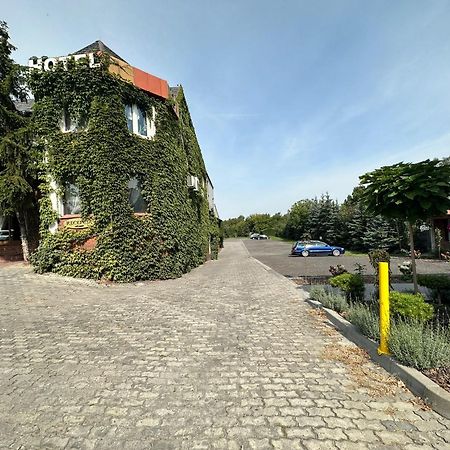 Hotel Kresowianka 코닌 외부 사진