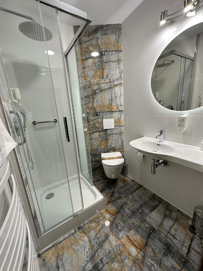 Hotel Kresowianka 코닌 외부 사진