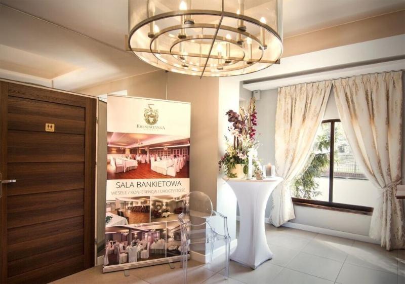 Hotel Kresowianka 코닌 외부 사진