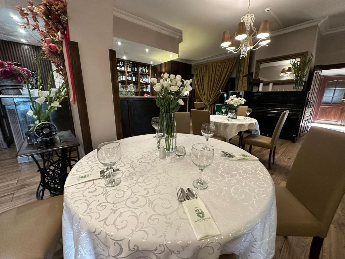 Hotel Kresowianka 코닌 외부 사진