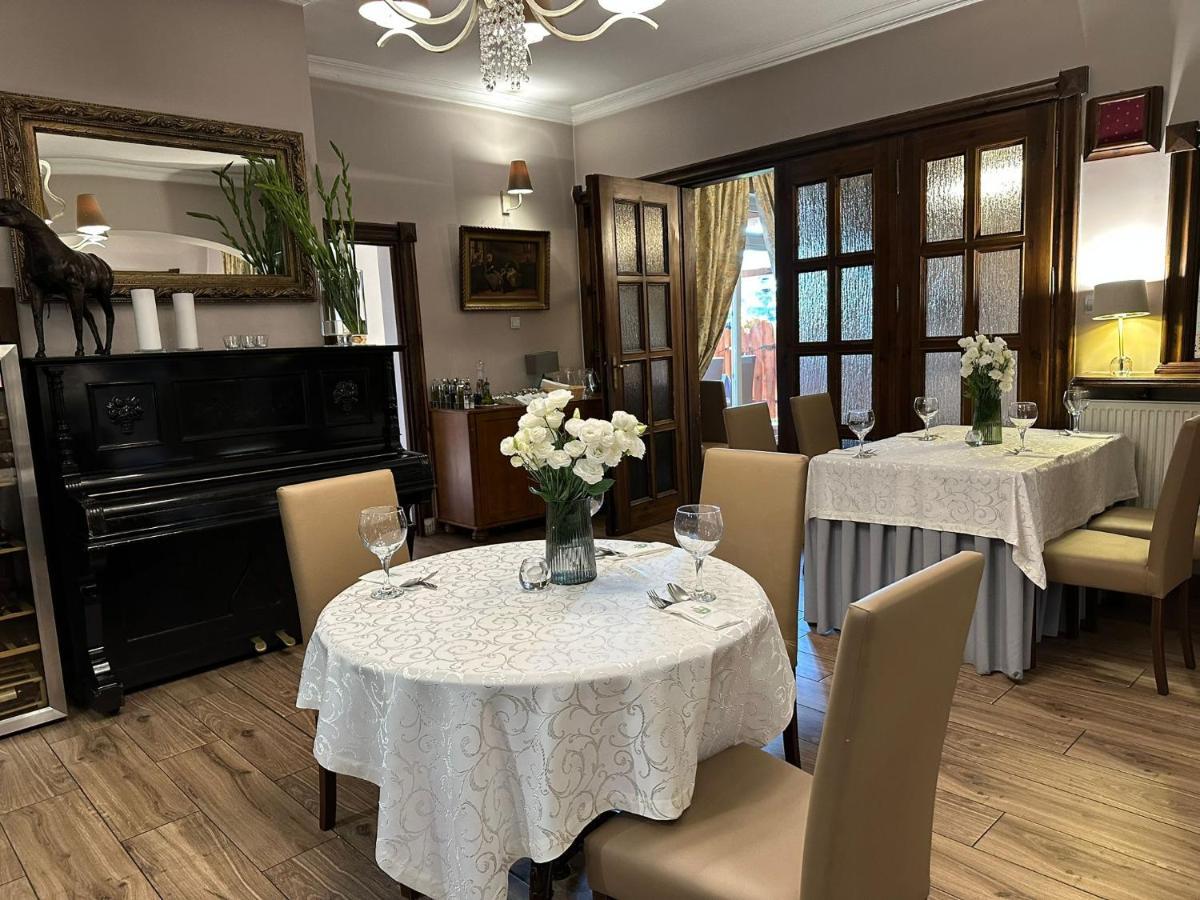 Hotel Kresowianka 코닌 외부 사진