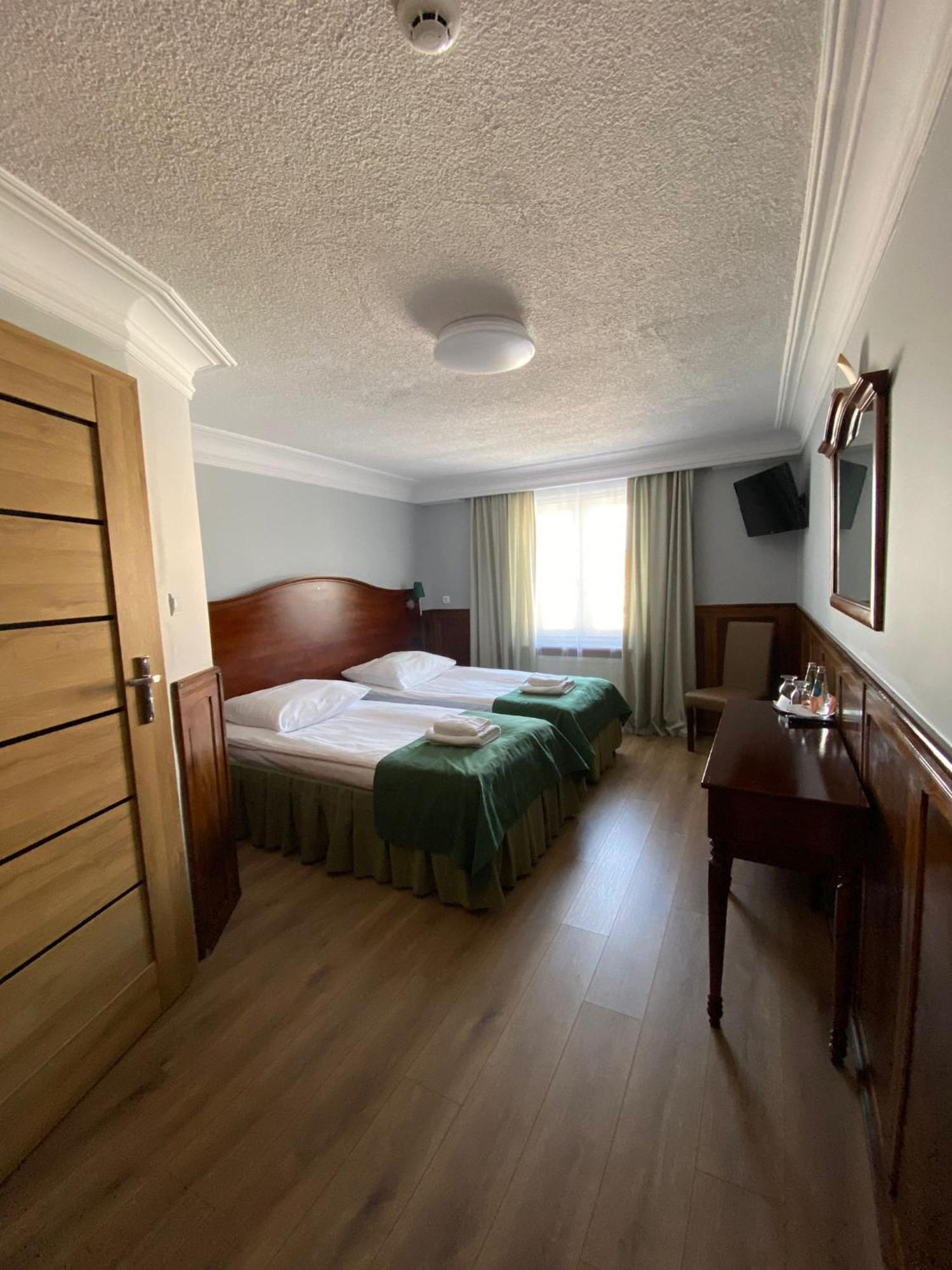 Hotel Kresowianka 코닌 외부 사진