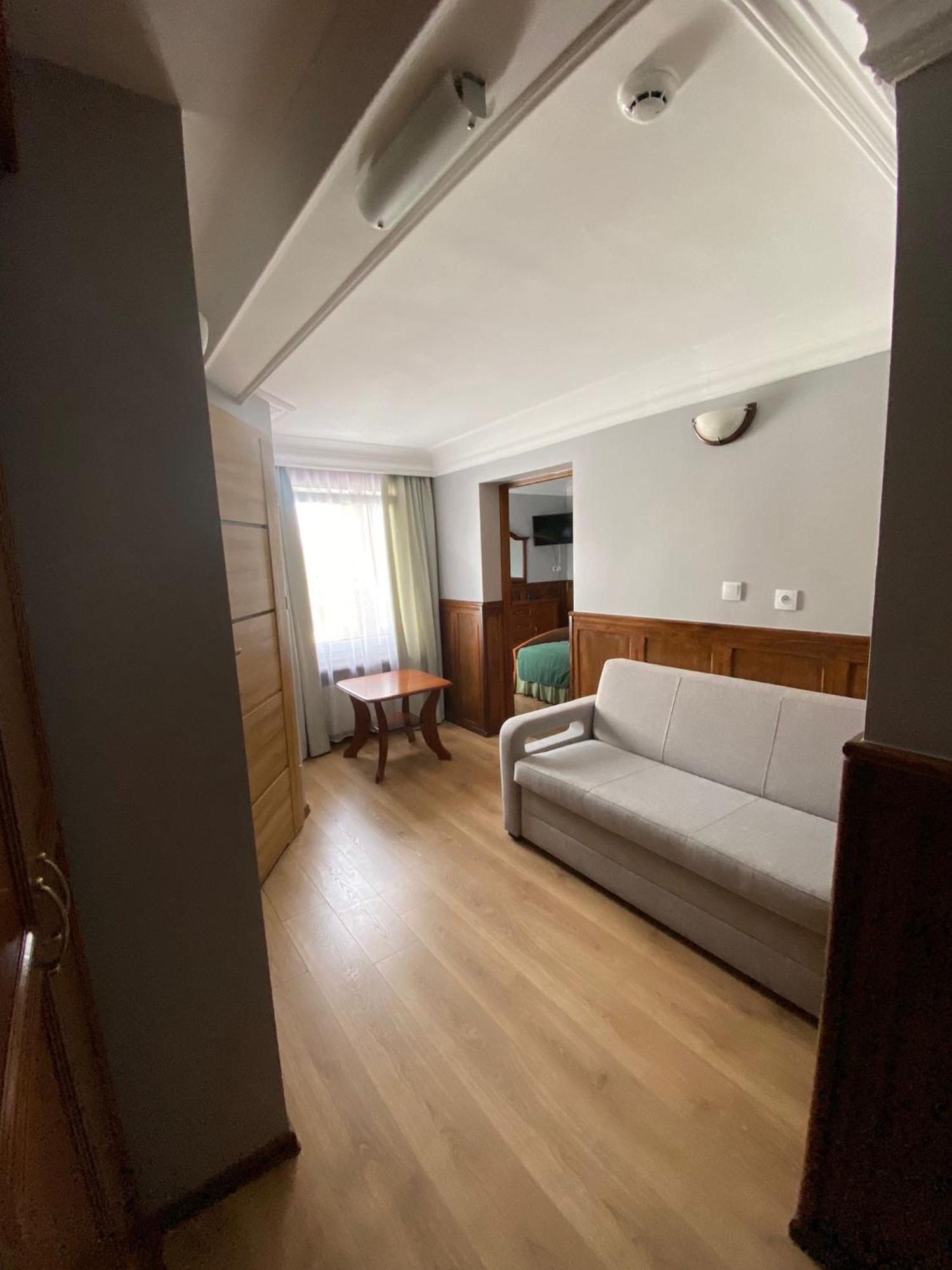 Hotel Kresowianka 코닌 외부 사진